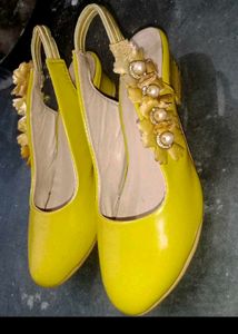 😍👠Yellow Slingback Heels👠