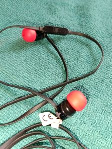 JBL Tune 110 Wired Earphones With Mic