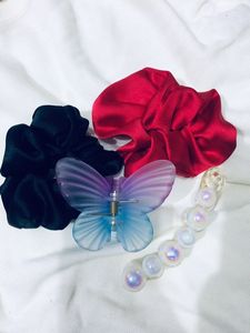 4 Pack Of Hair Clips 🖤