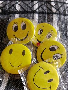 Look At This Vibrant Smiley Batches(Pack Of 5)