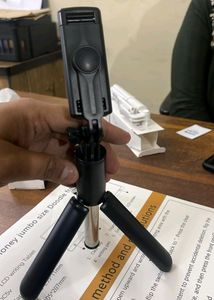 DEKOQ Bluetooth Selfie Stick Black