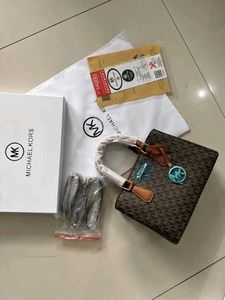 MICHAEL KORS NEW SLING BAG WITH BOX