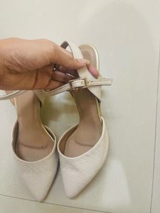 Rocia Pointed-Toe Kitten Heels