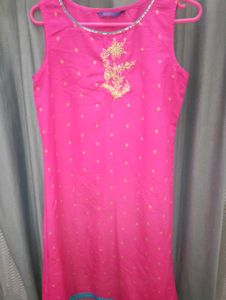 SRISHTI SLEEVELESS A-LINE KURTA  GOLDEN THREADS