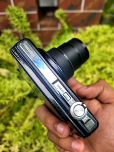 OLYMPUS D-720 Digital Camera