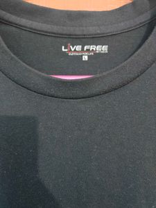 Black Tshirt: Live Free
