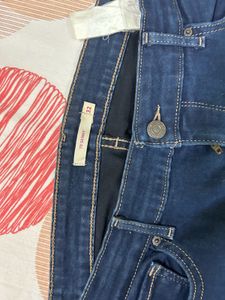 Levi’s 32 Inch 711 Jeans