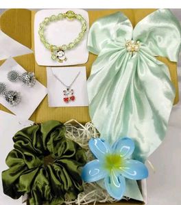 Assorted Accessories Gift Set