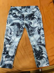 Abstract Print Capri Workout Dry Fit Leggings