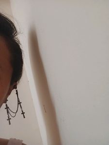 Cross earcuff