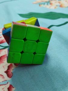 Green Rubik&#39;s Cube