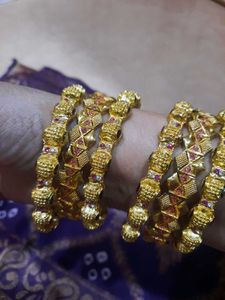 Elegant Gold-Toned Bangle Set