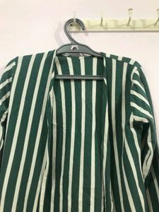 Green &amp; white lining outer / shrug  💚