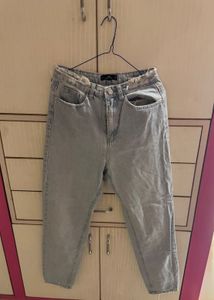 RIOT ripped Mom High Jeans