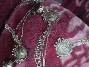 Oxidised Jewel Setwith Maangtikka