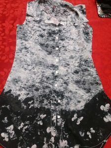 Abstract Print Sleeveless Blouse
