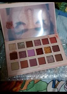Eyeshadow Palette with 18 Shades