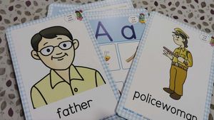 Kids A to Z With Pictures N Basic Words Cards