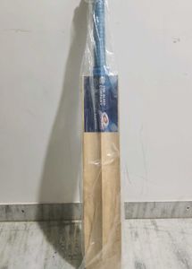 MUMBAI INDIANS Signed Cricket Bat(NEGOTIABLE)