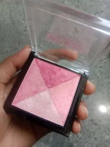 Blush And Highlighter Pallate
