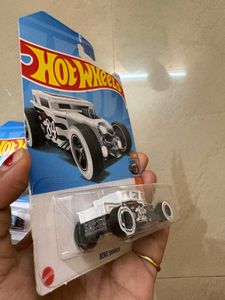 Hot Wheels: Mustang Dark Horse &amp; Bone Shaker