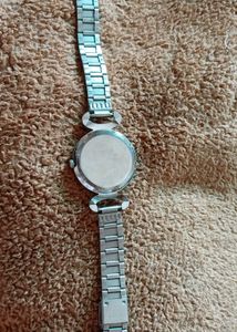 Elegant Fenix Women&#39;s Wristwatch with Silver Strap