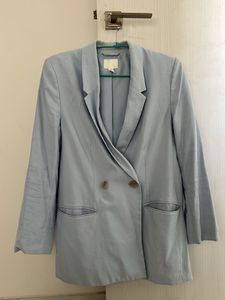 H&amp;M Light Blue Blazer &amp; Jeans Outfit