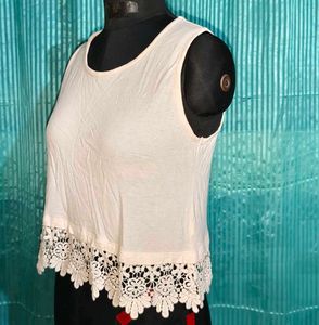 🎁Buy 2 Get 1 Free🎁Size S/M Lace white crop top