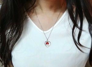 Heart flower necklace