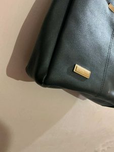 black tote bag