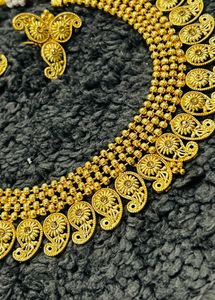 Pair With paithani