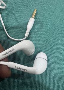 New Samsung White Earphones