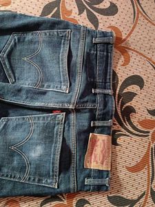 Levi&#39;s Dark Wash Jeans