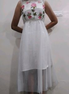 White Elegant Sleeveless Dress