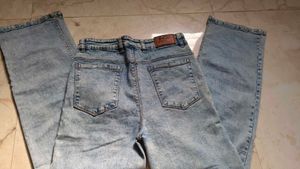 Retro 2000s style straight fit light wash jeans