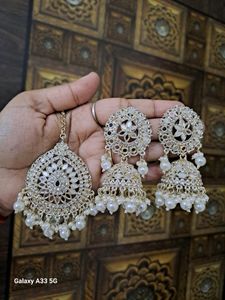Beautiful Maang Teeka-Earrings Set
