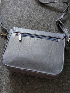 Esbeda Sling Bag