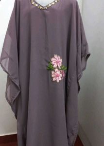 Elegant Floral Embroidered Kurta