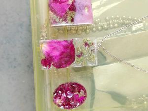 Customize Real Flower Pettels Resin Pendants