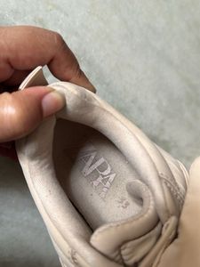 ZARA Bow Accent Sneakers seize 33 for girl kids