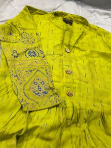 offer only 1 day long athenic gown