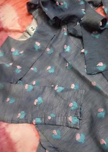 😃🥳Floral Embroidered Top🤩