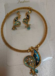 Elegant Gold-Tone Jewelry Set