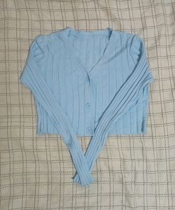 V-neck Buttoned Crop Top