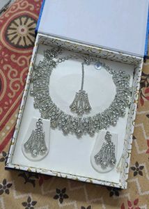 Diamond Jewellery Set With Earrings And Mang Tikka