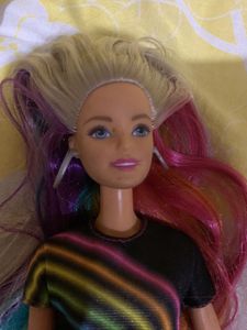 Barbie With Comb And Clips