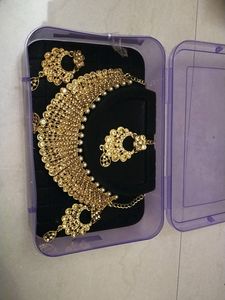 Necklace With Bindi And Earings
