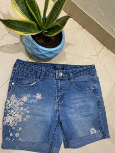 Squeeze Denim Shorts