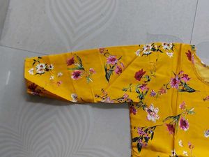 Women Floral Print Crepe Straight Kurta(Yellow) M