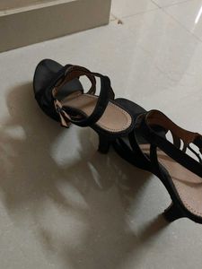 Women’s Black Heels – Comfortable &amp; Stylish